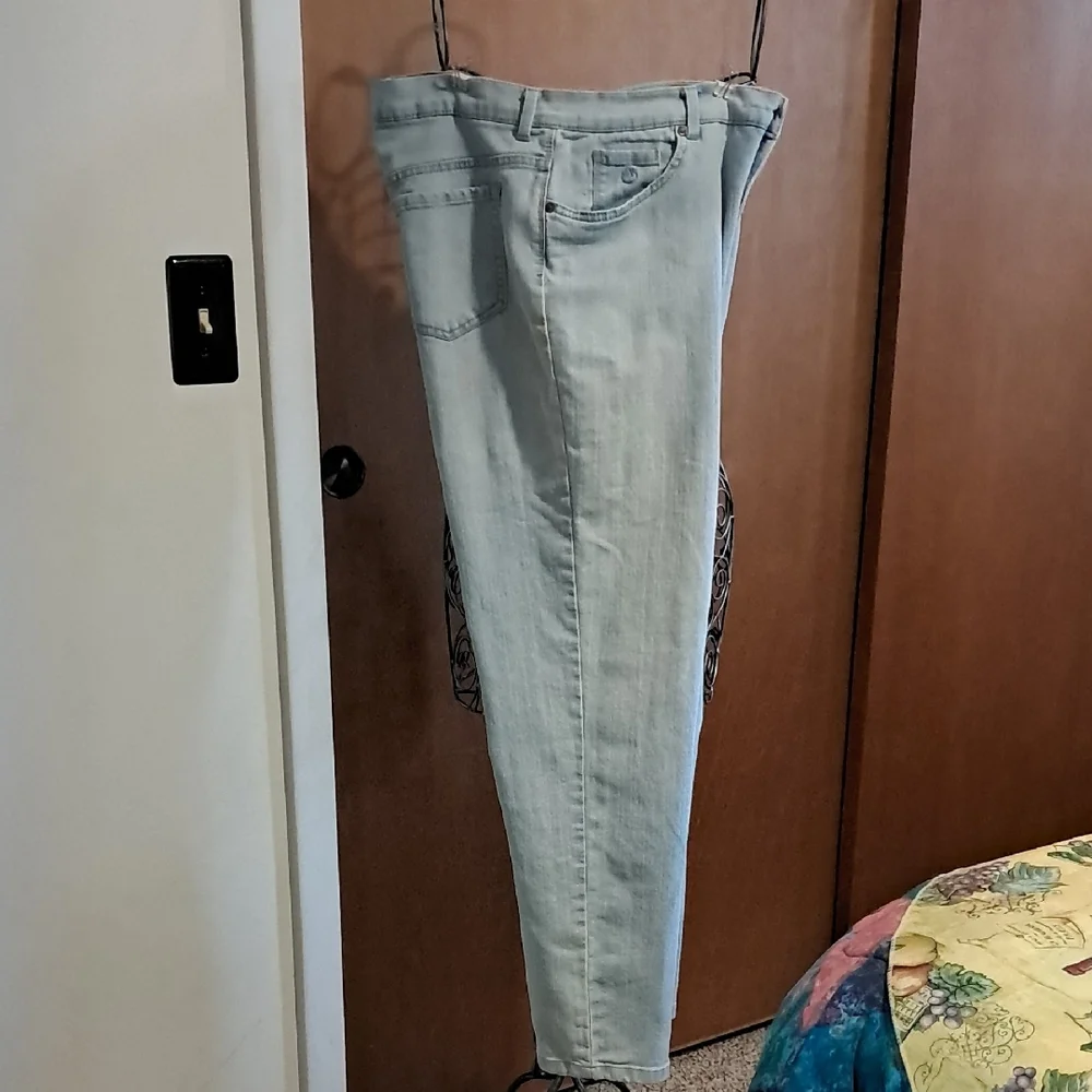 Gloria Vanderbilt Women's High Rise Light Blue Jeans